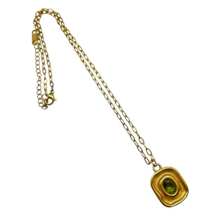 necklace sreel gold square with green stone